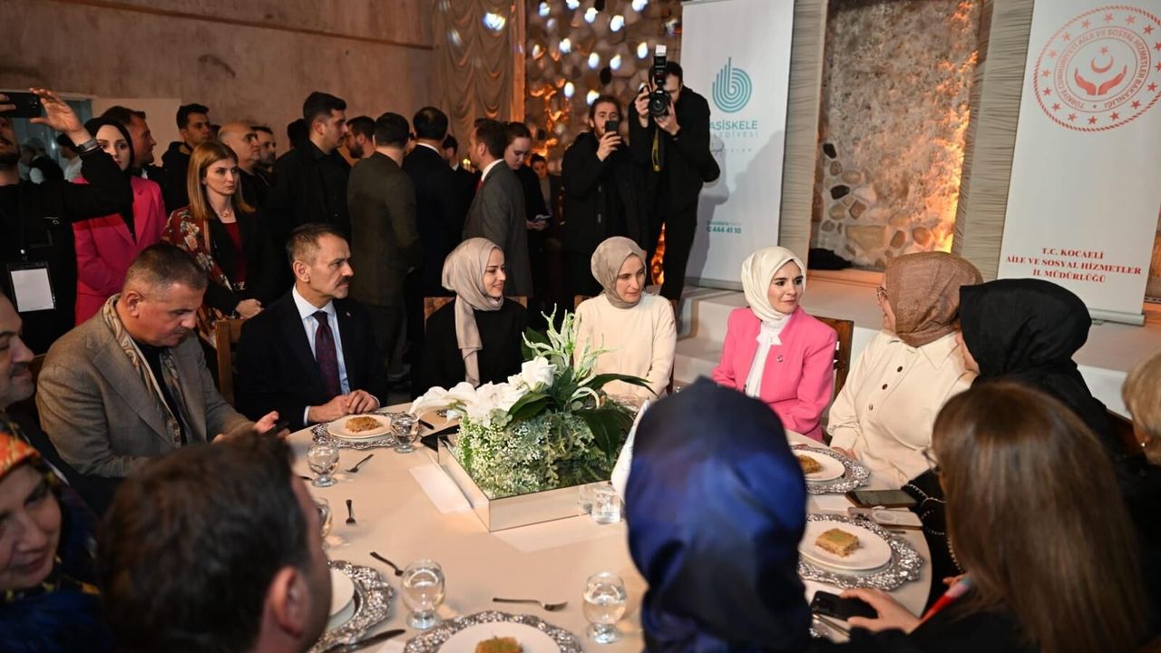 Aile ve Sosyal Hizmetler Bakanı Mahinur Özdemir Göktaş, Kadınlarla İftar Sonrası Buluştu