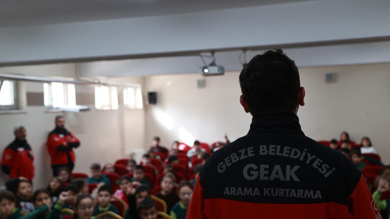 GEAK’tan İlkokul Öğrencilerine Deprem Tatbikatı