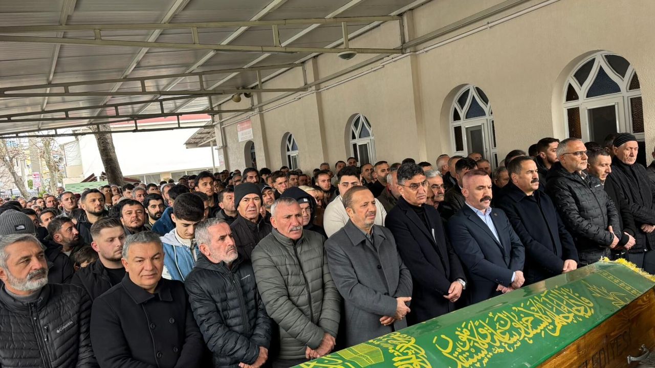 MHP Dilovası İlçe Başkanı Yusuf Turhan, Amil Akbulut’un Cenaze Merasimine Katıldı