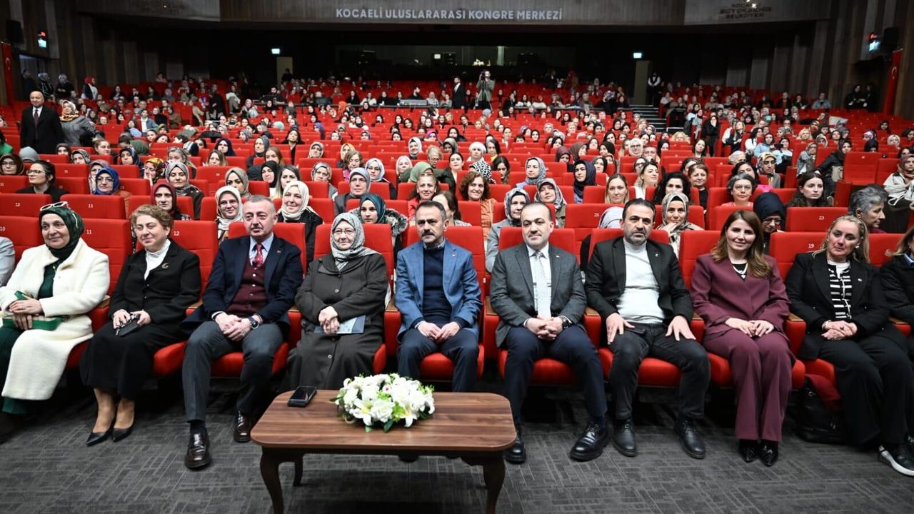 Kocaeli’de “Kadınla Değişir Dünya” Programı Düzenlendi