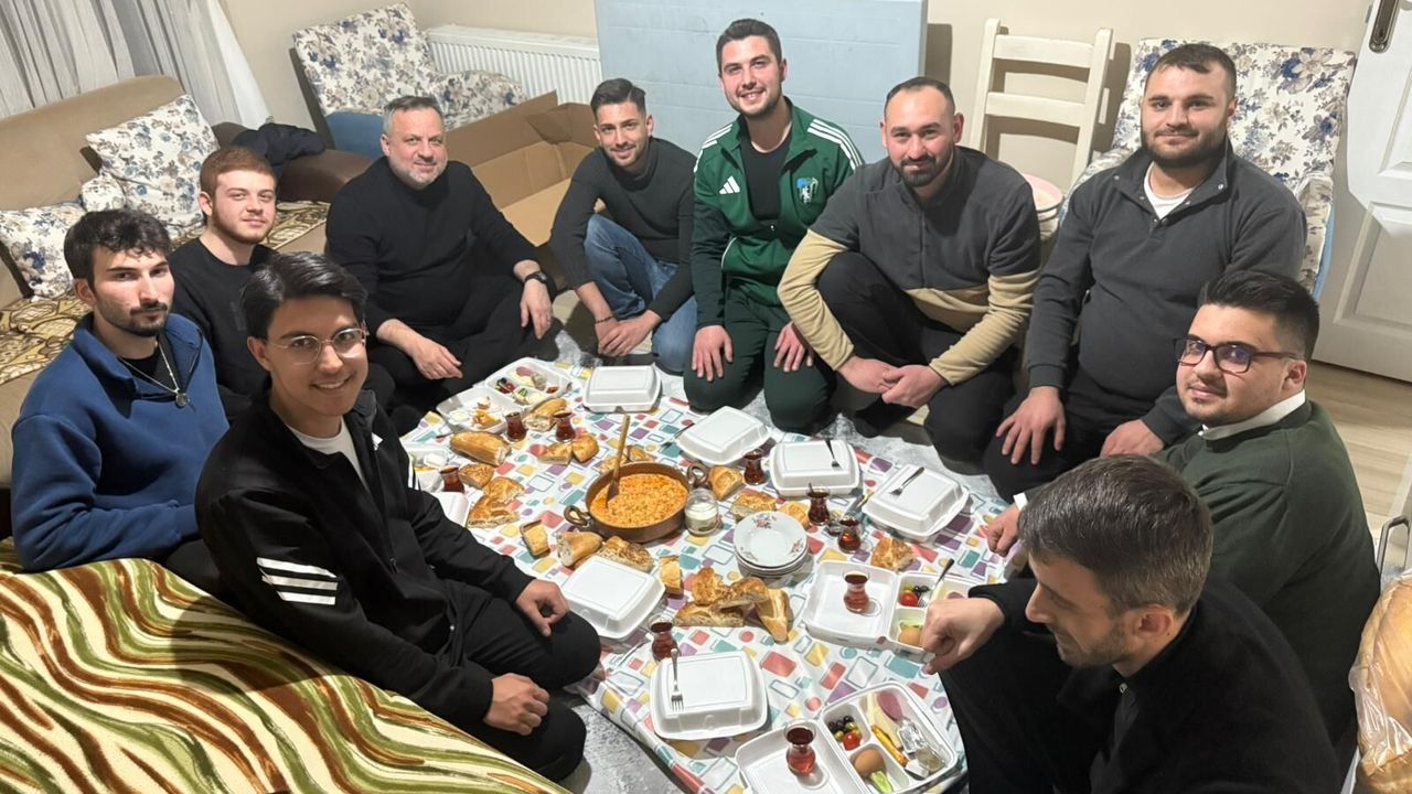 Öğrenciler İstedi, Başkan Dokuzlar Yaptı: Sahurda Menemen Sürprizi