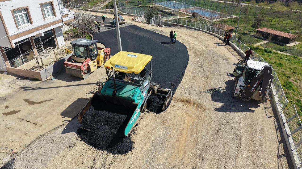 Gebze’de Üstyapı Çalışmaları Hız Kesmeden Sürüyor: Tatlıkuyu Mahallesi’ne Yeni Asfalt