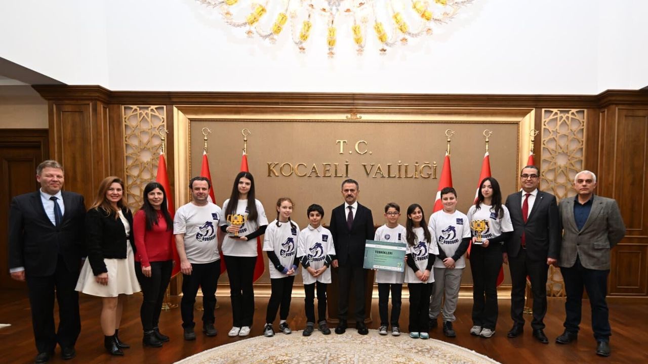 Robogobi Takımı Öğrencileri Vali İlhami Aktaş’ı Ziyaret Etti