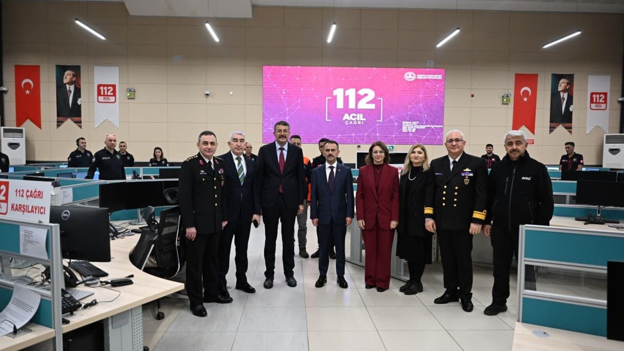 Bakan Yardımcısı Çelik ve Vali Aktaş, 112 Acil Çağrı Merkezinde Bayramlaştı