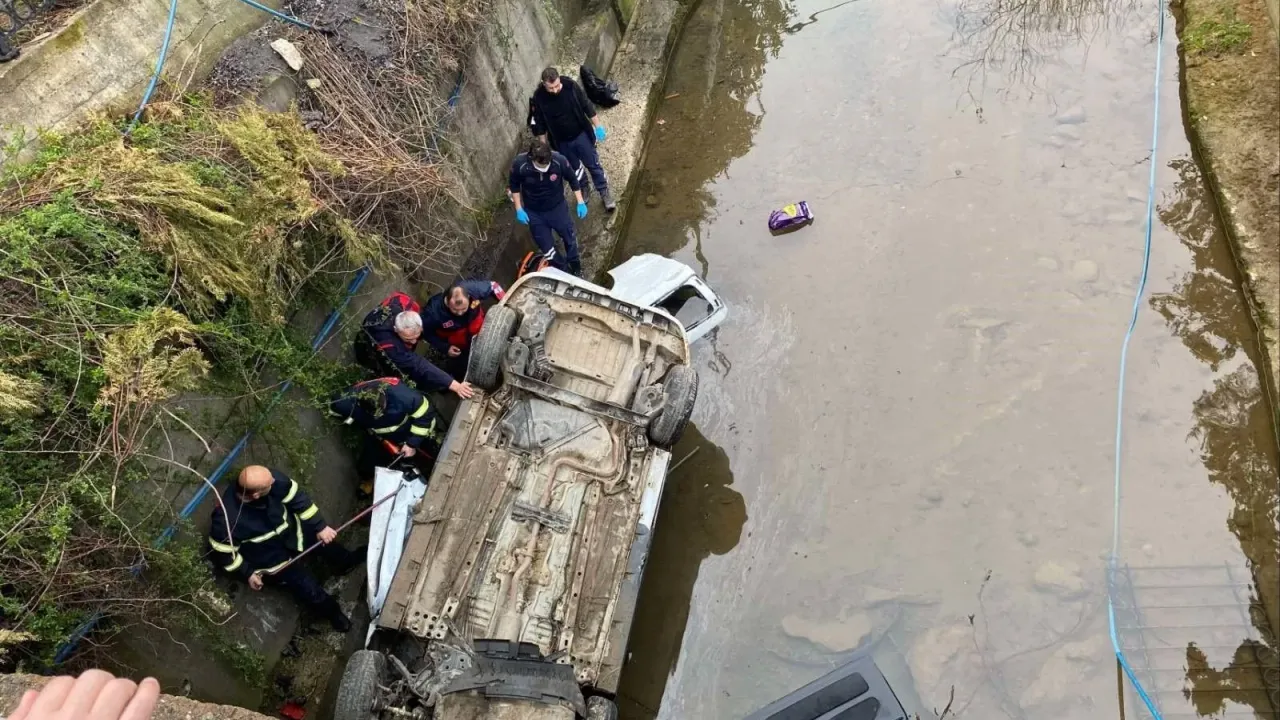 Cenaze Yolunda Feci Kaza!