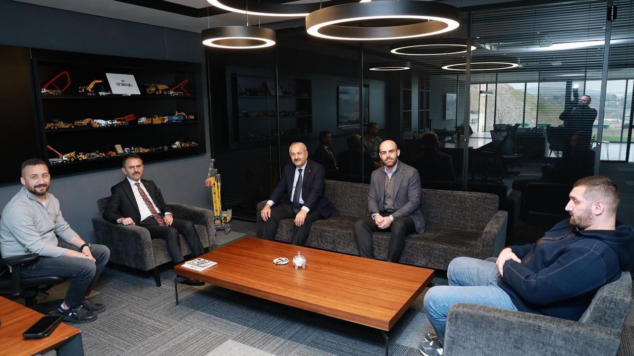 Vali İlhami Aktaş’tan Güzide Gebzespor’a Ziyaret