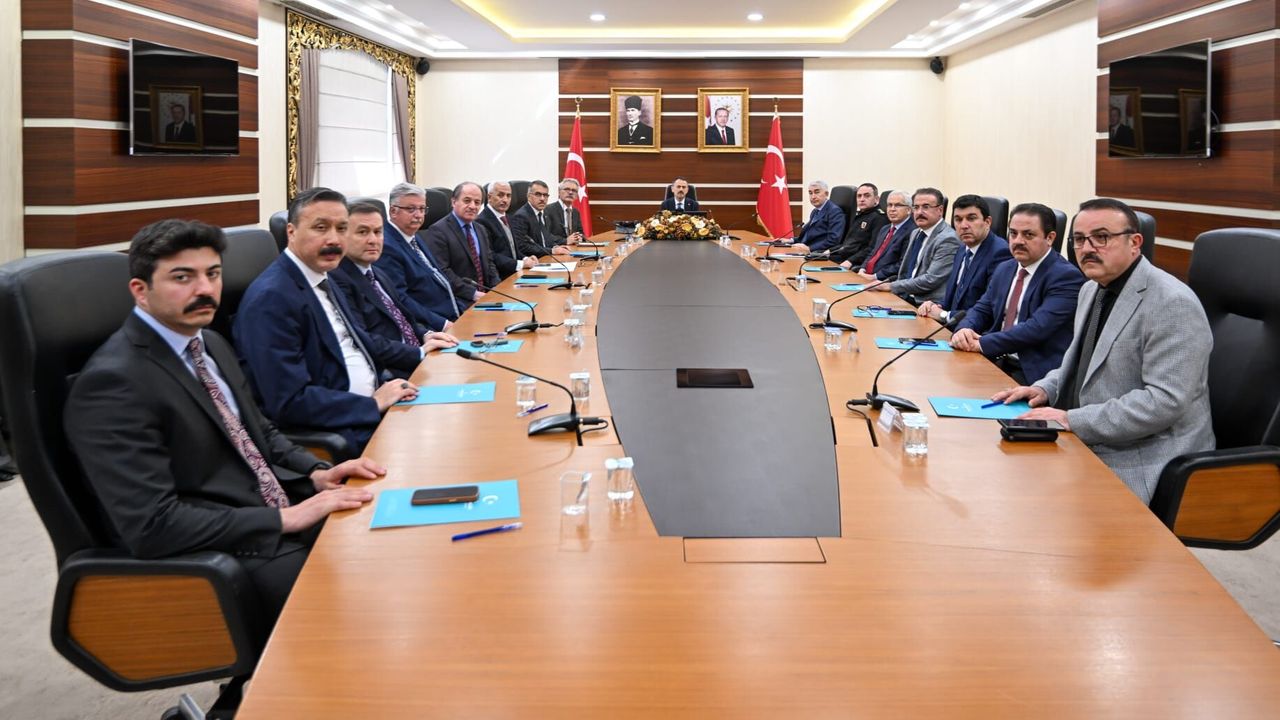 Kocaeli’de Okul Güvenliği Toplantısı Vali Aktaş başkanlığında yapıldı