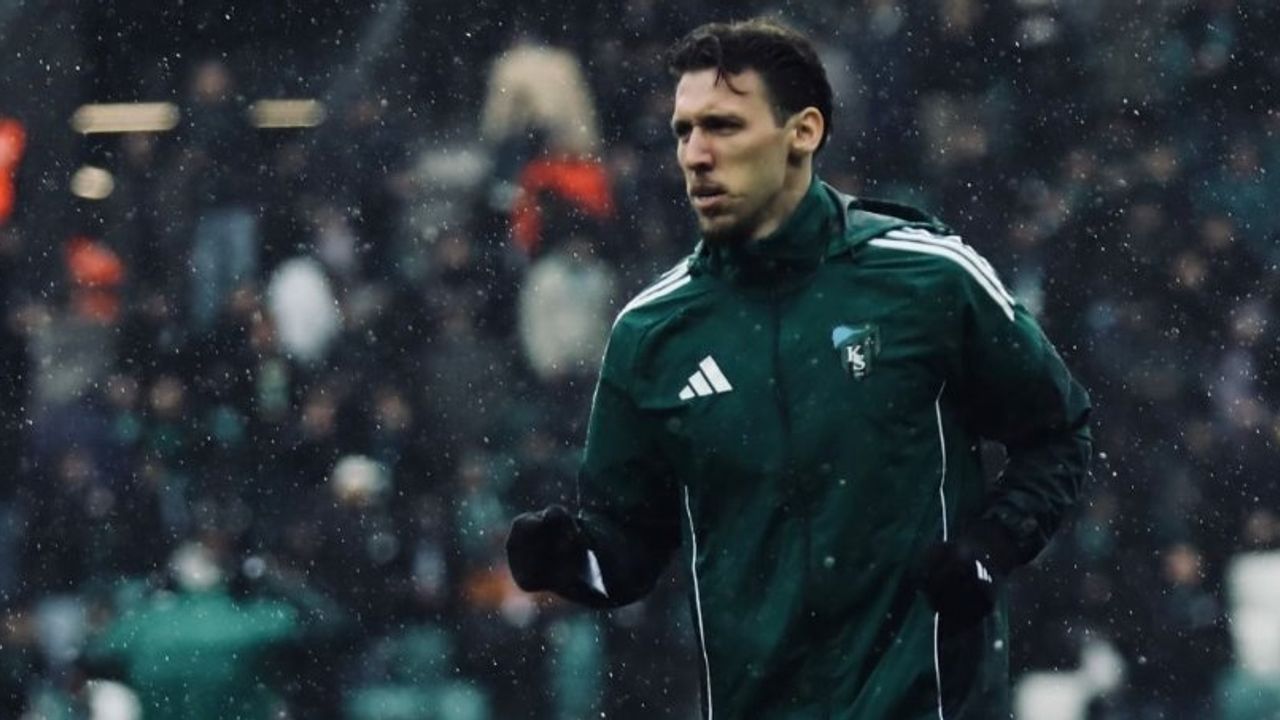 Kocaelispor 10 Kişi Mücadele Ediyor !! Churlinov'un Şutu Direkte Patladı