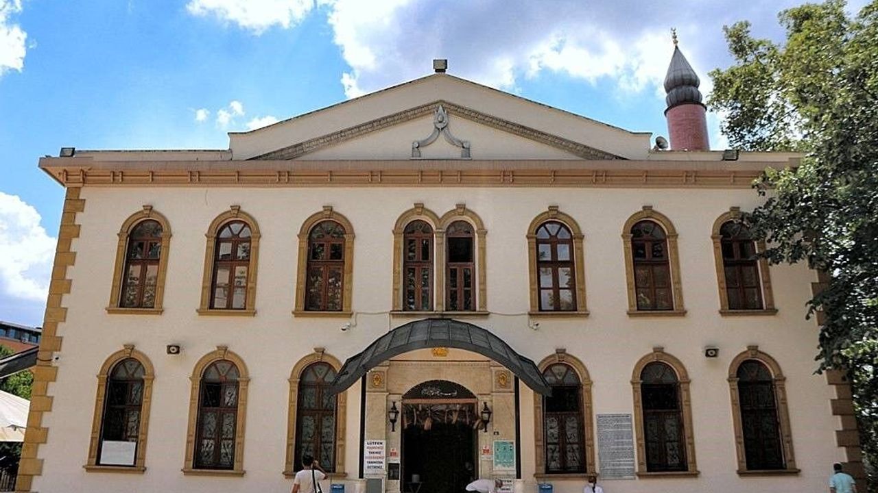 17 Nisan Cuma Hutbesinde Dijital Alarm: Nesil Kuşatması Altında Aileye Çağrı