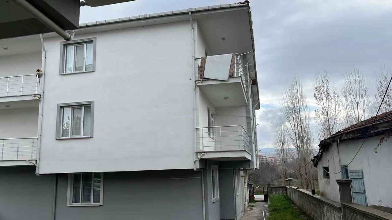 Balkondan Düşen Alzaymır Hastası Yaşamını Yitirdi