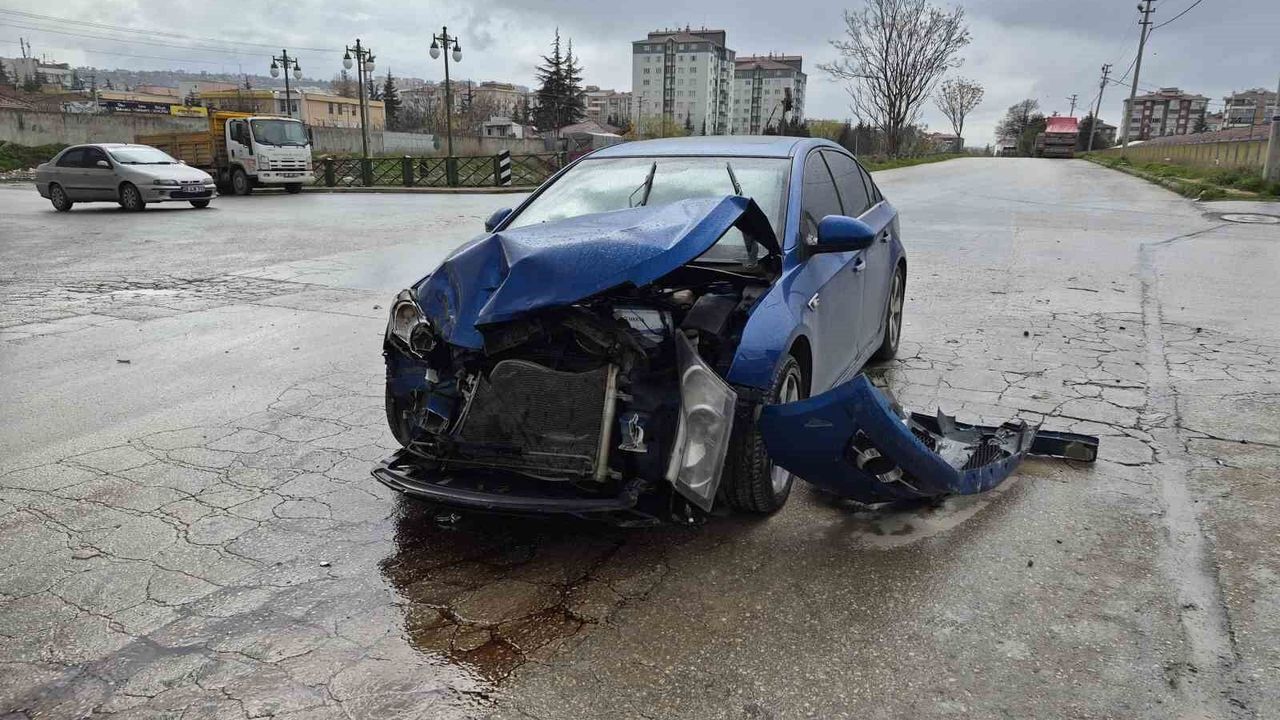 'Dur 'Levhası İhlali Kaza Getirdi