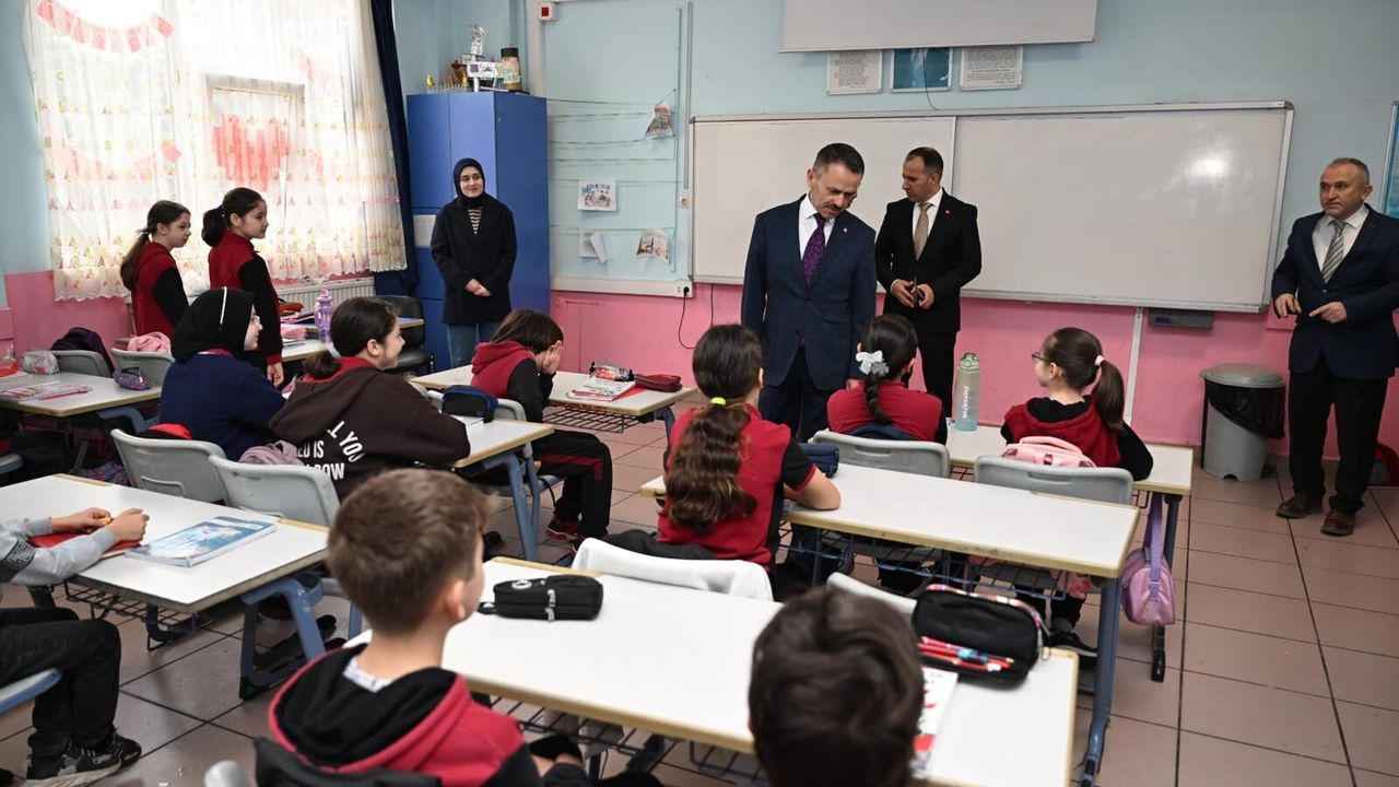 Vali İlhami Aktaş, Gebze’deki Eğitim Kurumlarını Ziyaret Etti