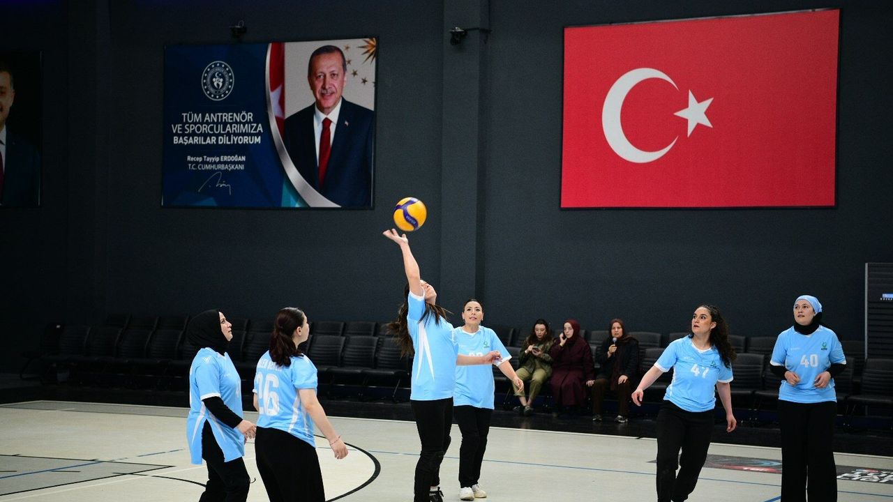 Çayırova Kapalı Spor Salonu’nda Sultanlar Geçidi: Hanımlardan Muhteşem Gösteri