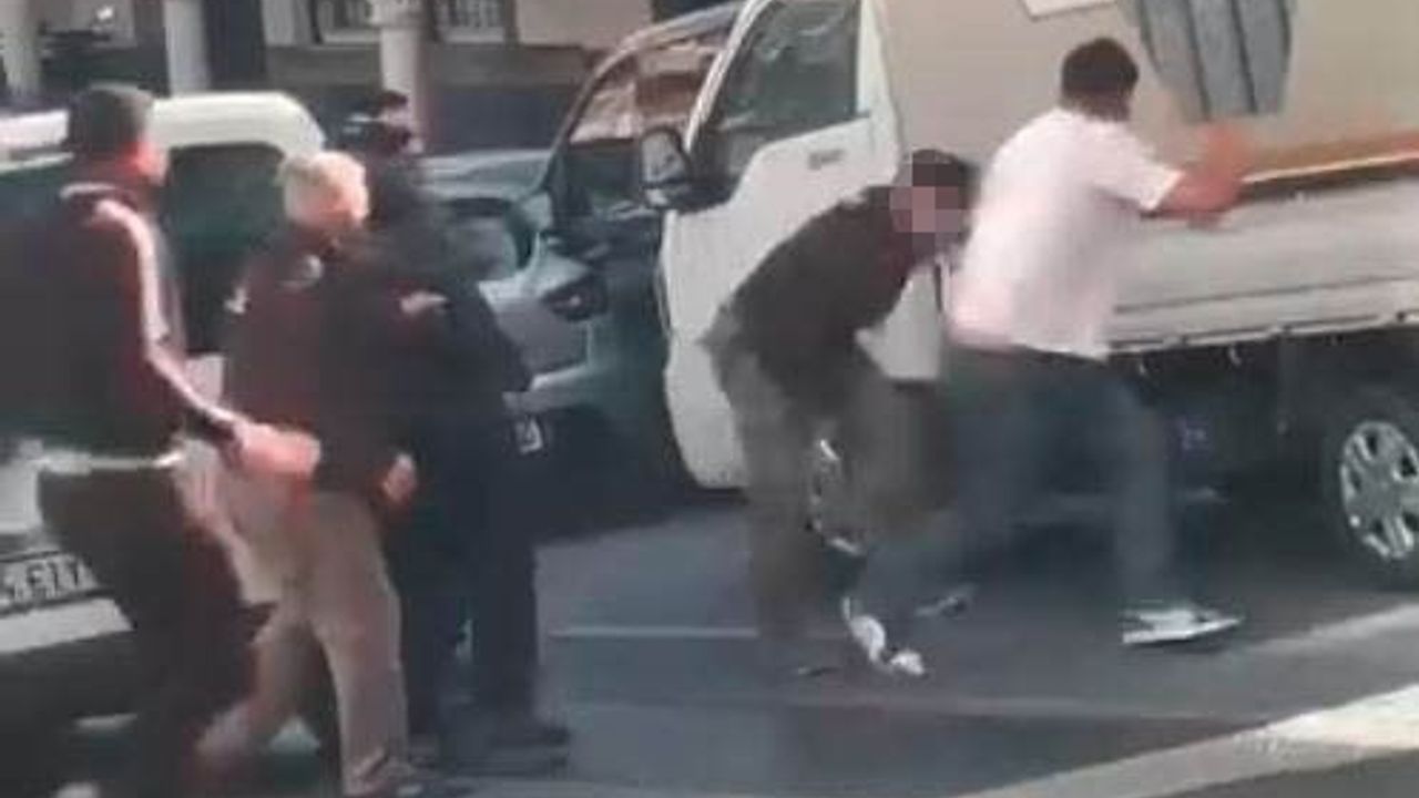 Yol Verme Tartışması Bıçaklı Kavgaya Dönüştü