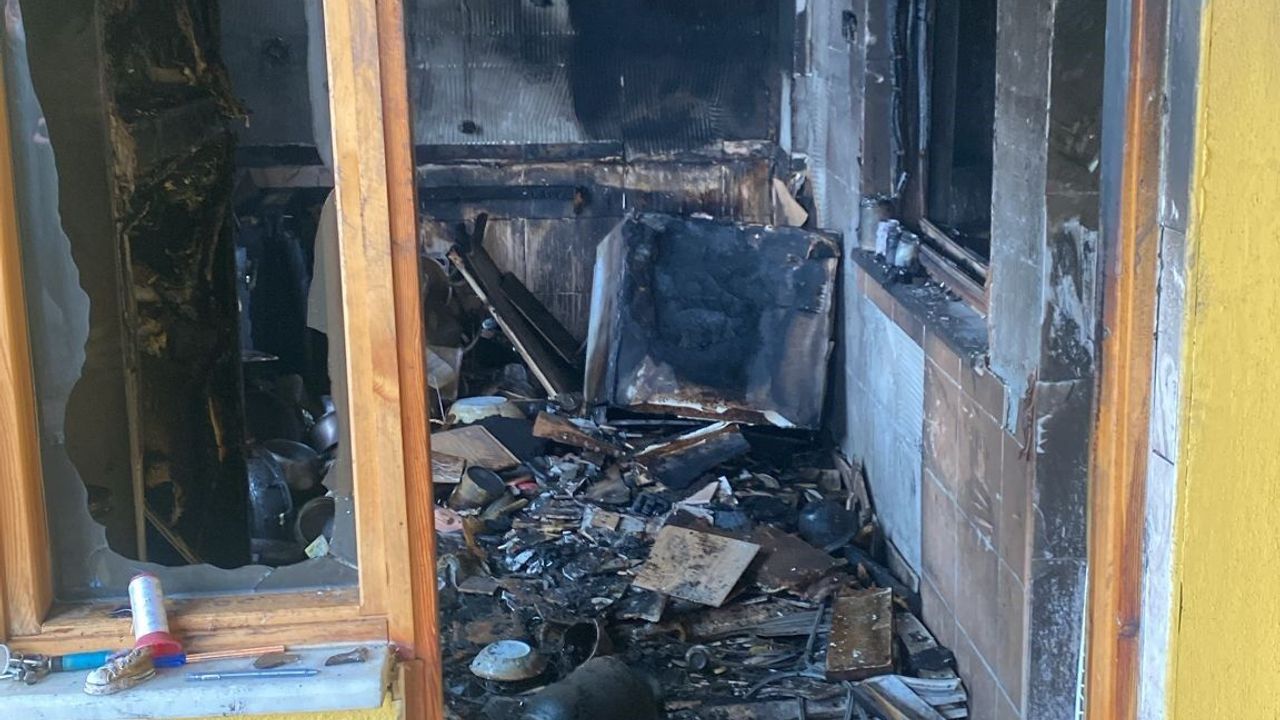 Sakarya'da İki Katlı Evin Mutfağında Çıkan Yangın Korkuttu