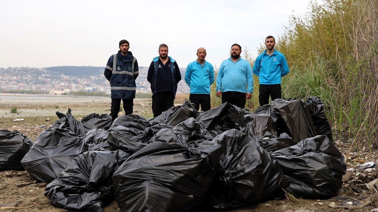 İzmit Körfezi Atıklardan Kurtuluyor: Sahil Şeridinde Dip Bucak Operasyon