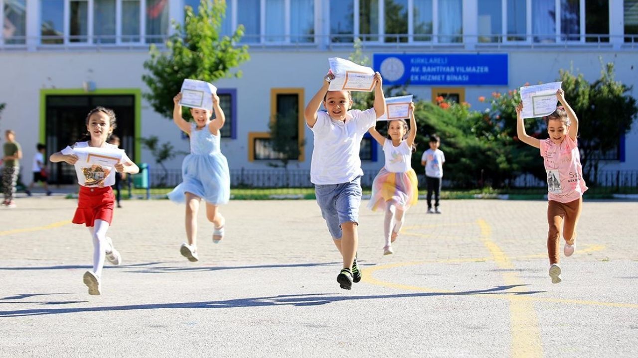 2026 yaz tatili ne zaman başlıyor? MEB takvimi açıklandı: Okullar ne zaman kapanacak?