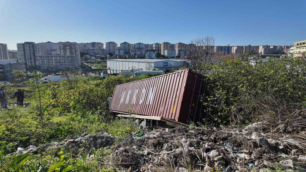 Beylikdüzü'nde tır kazasında faciadan dönüldü
