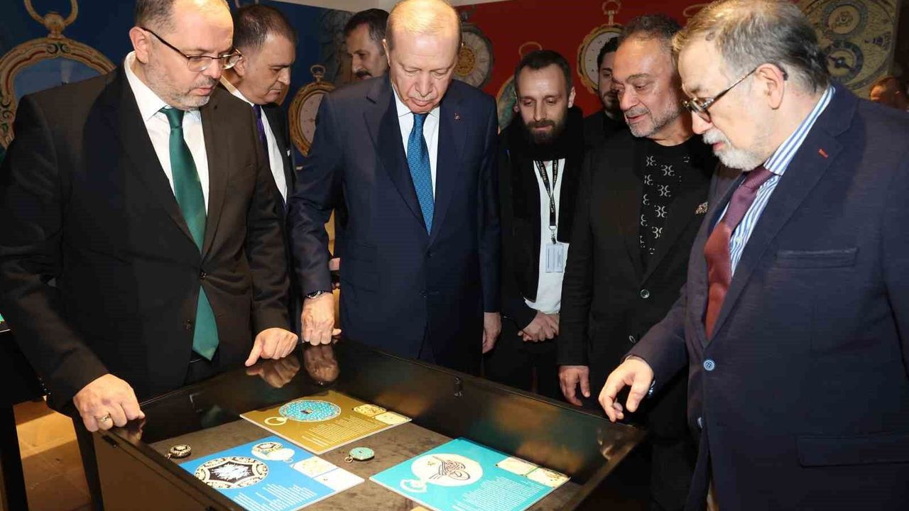 Cumhurbaşkanı Erdoğan, 'Muhteşem Cep Saatleri Koleksiyonu' sergisini gezdi