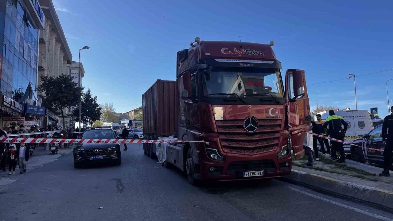Esenyurt’ta Feci Kaza: Yolun Karşısına Geçmek İsterken Tırın Altında Kaldı
