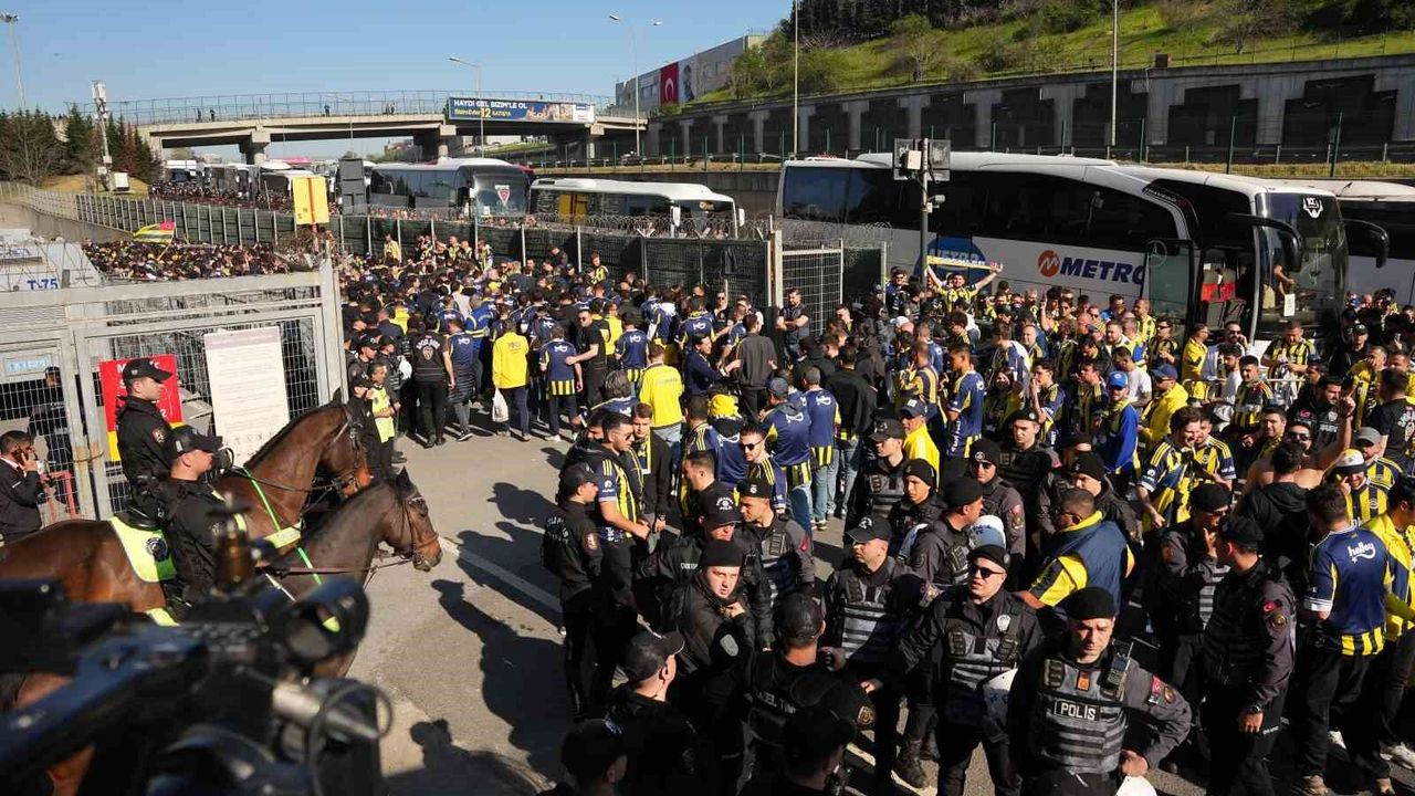 Fenerbahçe taraftarı, RAMS Park'a ulaştı