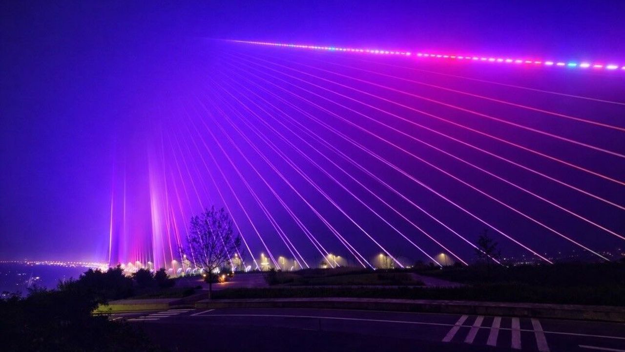 Galata Kulesi'ne 'Kanserde Erken Teşhis Hayat Kurtarır' mesajı yansıtıldı