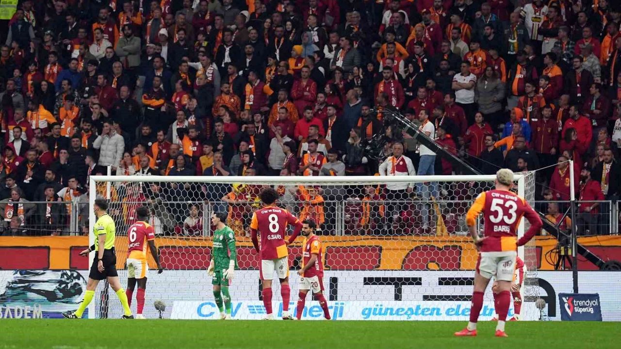Galatasaray bu sezon Süper Lig’de 5. beraberliğini aldı