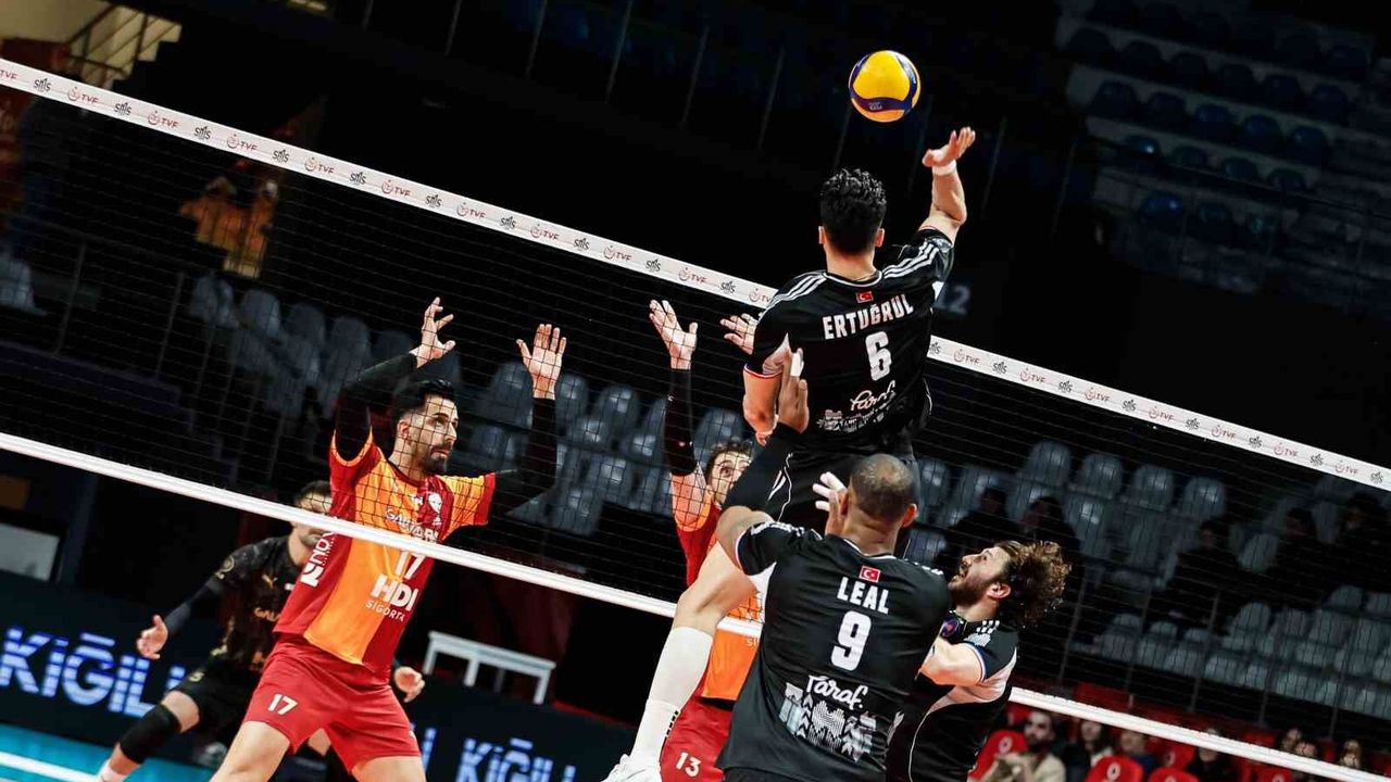 Galatasaray Halkbank’ı 3-0 mağlup ederek finale yükseldi