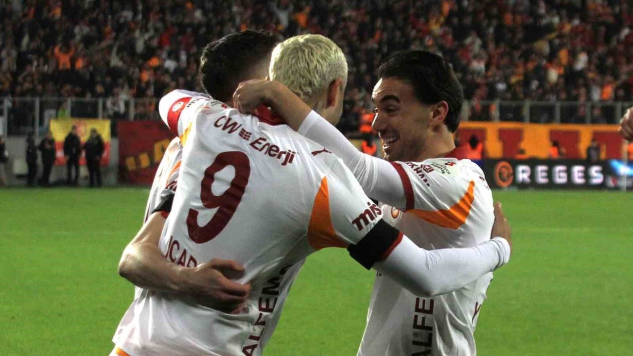 Galatasaray'da 2 değişiklik