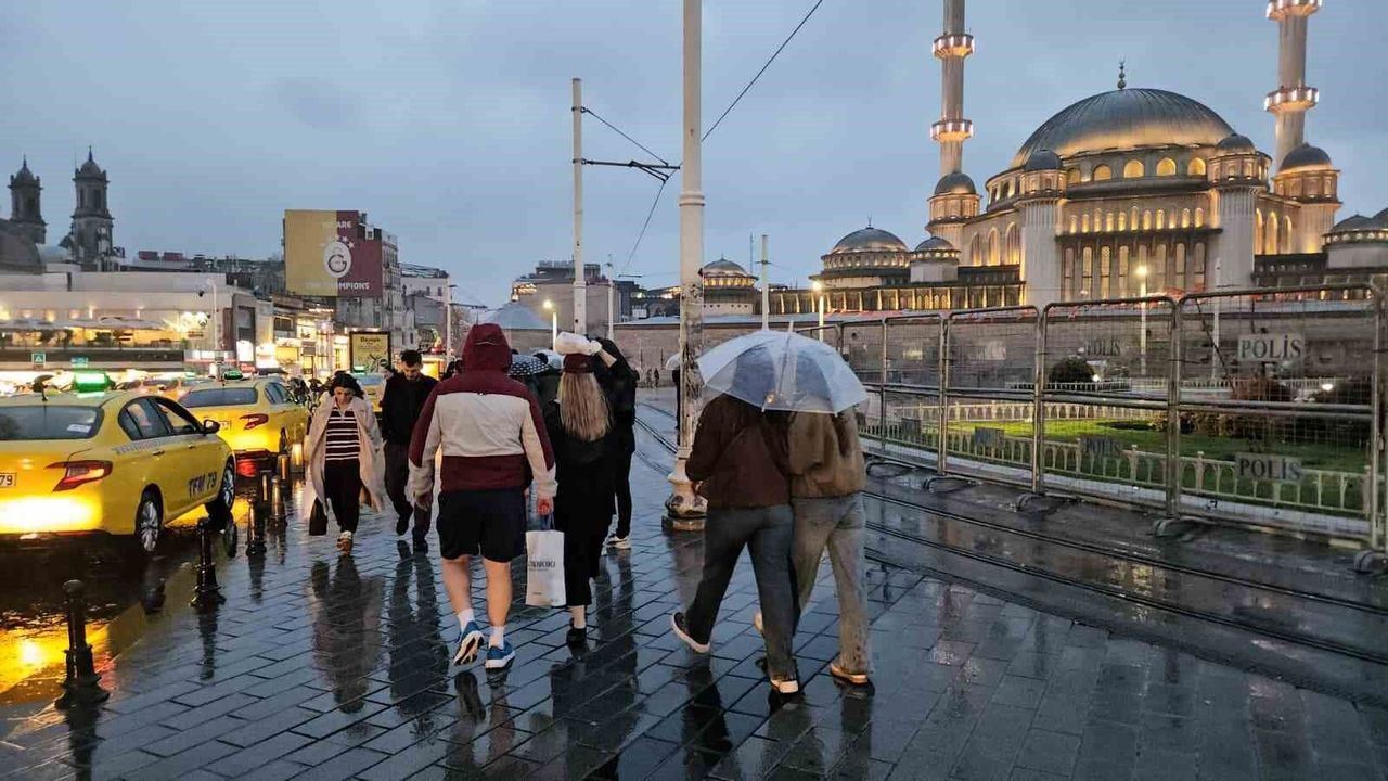 İstanbul'da uyarıların ardından sağanak yağış başladı