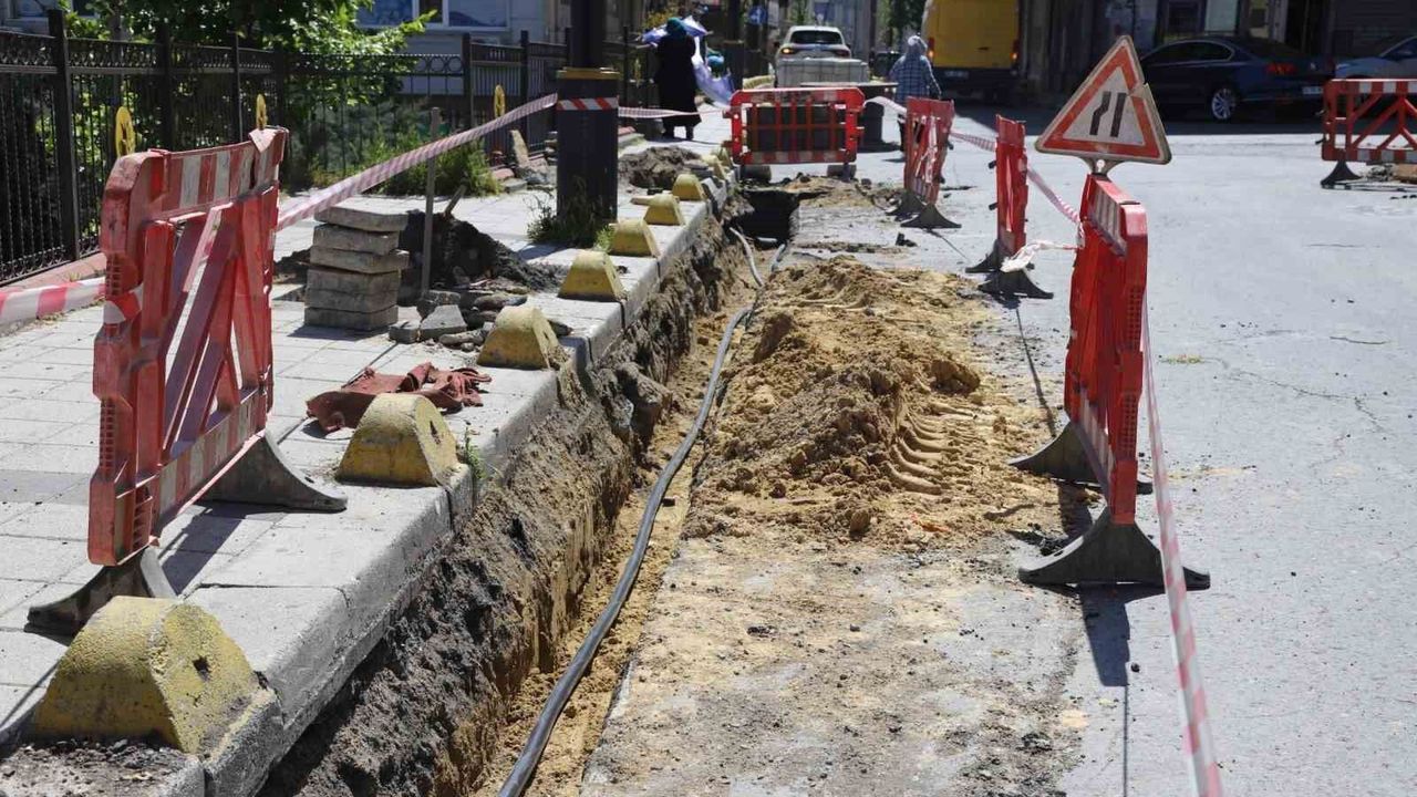 Kağıthane'de elektrik hatları yer altına alınarak altyapı güçlendiriliyor