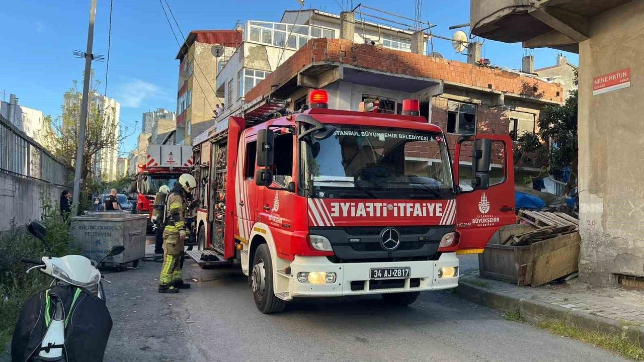 Küçükçekmece’de Bina Yangını: İtfaiyenin Hızlı Müdahalesi Facianın Önüne Geçti