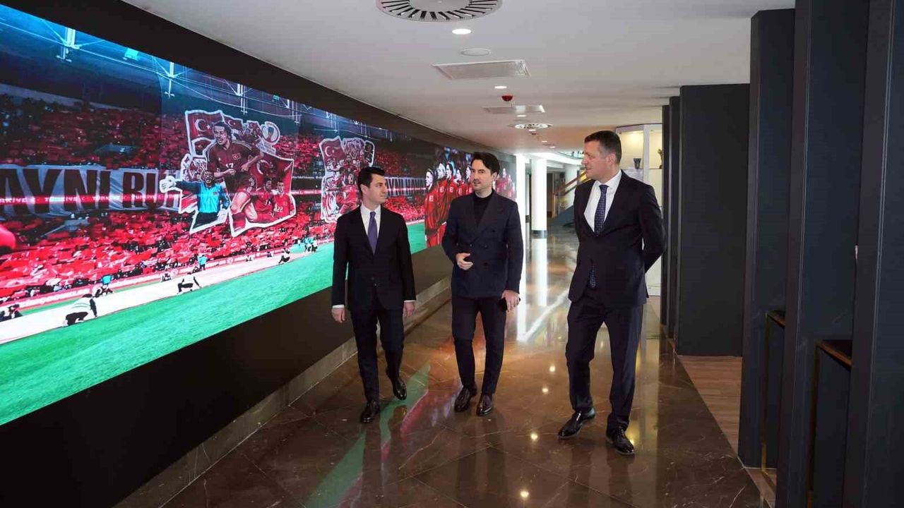 Macit, Yerkel ve Bayraktar, TFF Meral-Celal Aras Spor Lisesi'nde inceleme yaptı