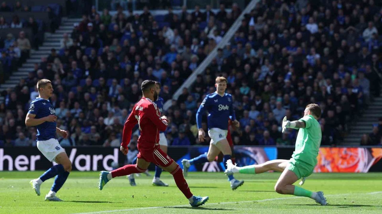 Nefes Kesen Final: Liverpool, Everton’ı Van Dijk ile Devirdi!