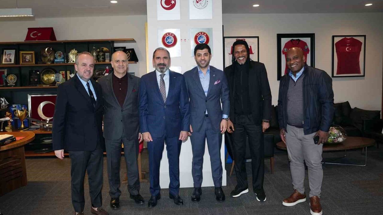 Rigobert Song, Başkan Hacıosmanoğlu ve Başkan Vekili Otyakmaz'ı ziyaret etti