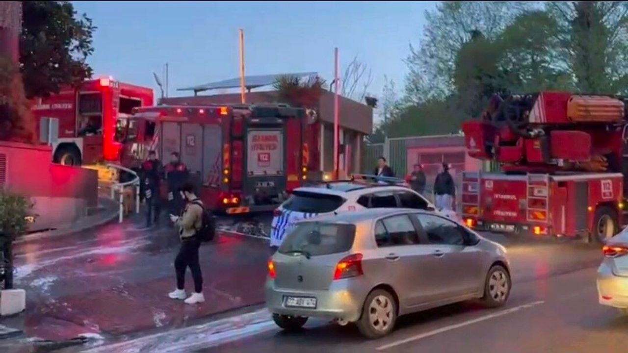 Şişli'de plaza otoparkındaki elektrikli otomobil alevlere teslim oldu