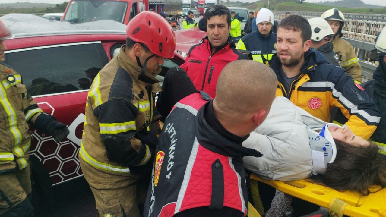 Yalova'da tır otomobille çarpıştı: 4 yaralı