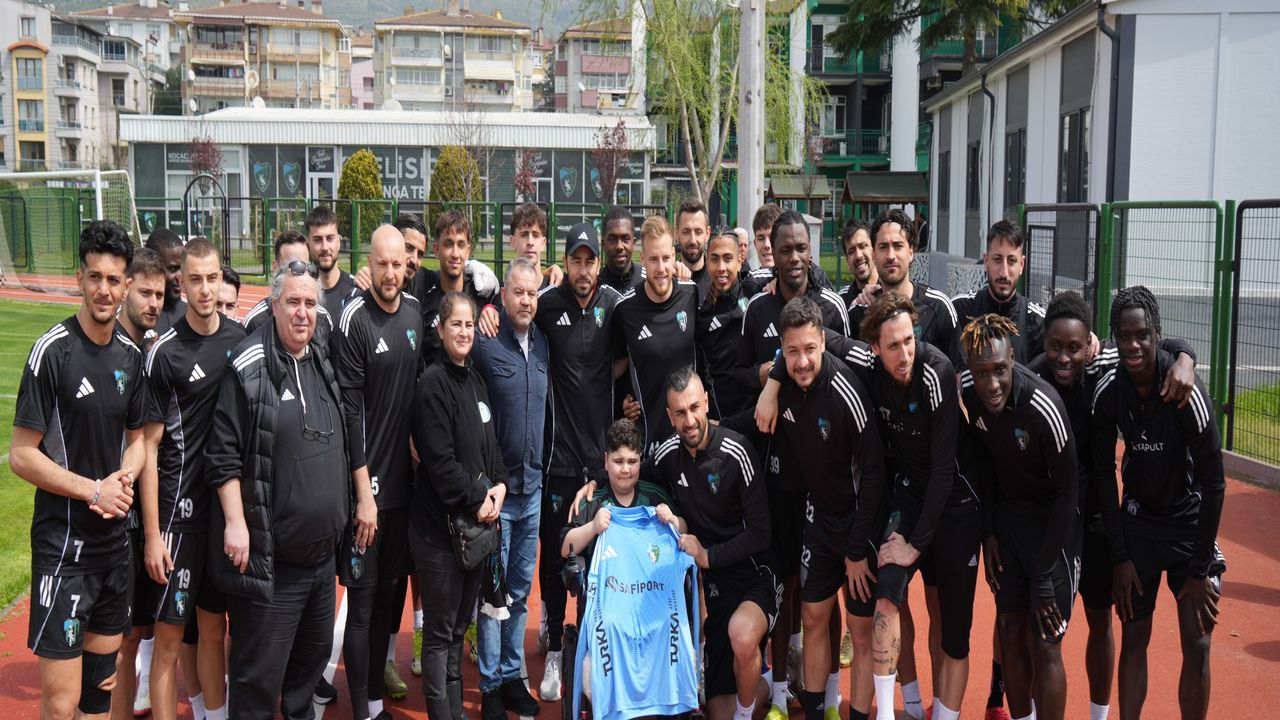 Körfez’de Engel Tanımayan Sevgi! Selçuk İnan ve Futbolculardan Eray’a Büyük İlgi