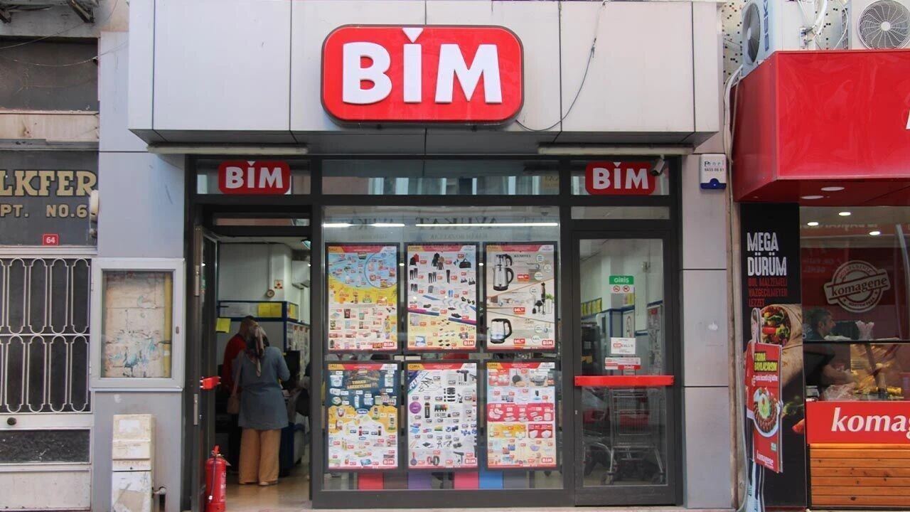 Kuyruklar Bu Sefer Alışveriş İçin Değil İş İçin: BİM İzmit’te Düğmeye Bastı