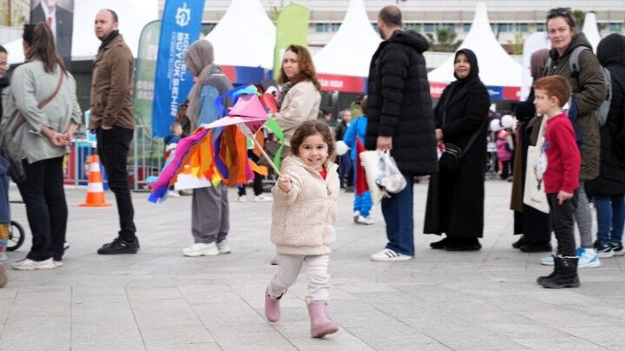 Kocaeli’de 23 Nisan Coşkusu: Milli İrade Meydanı Çocukların Dünyasına Dönüştü!