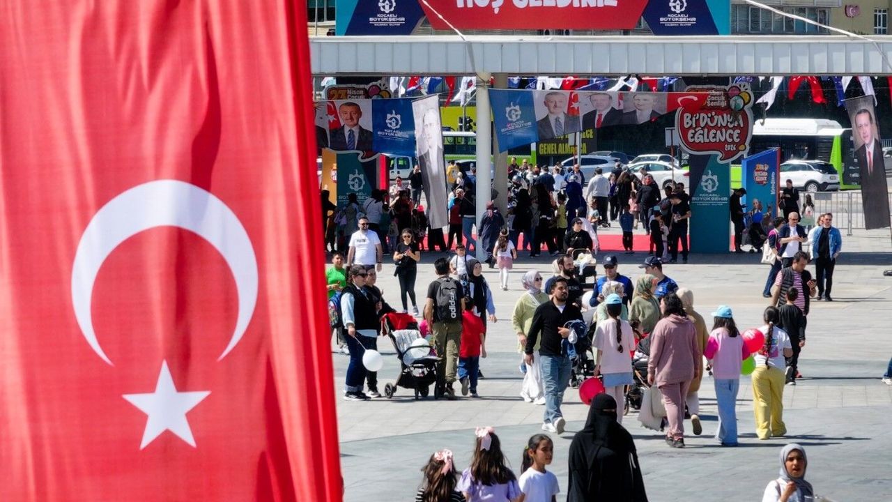 Kocaeli’de 23 Nisan Coşkusu: 180 Bin Kişi "Bi Dünya Eğlence"de Buluştu!