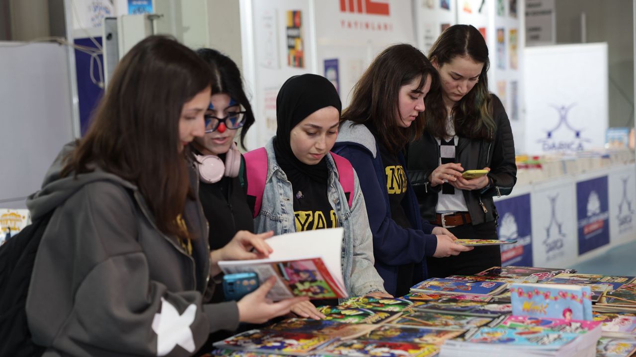 Darıca’da 10 Günlük Edebiyat Şöleni Sona Erdi: Kitap Fuarı’na Binlerce Ziyaretçi
