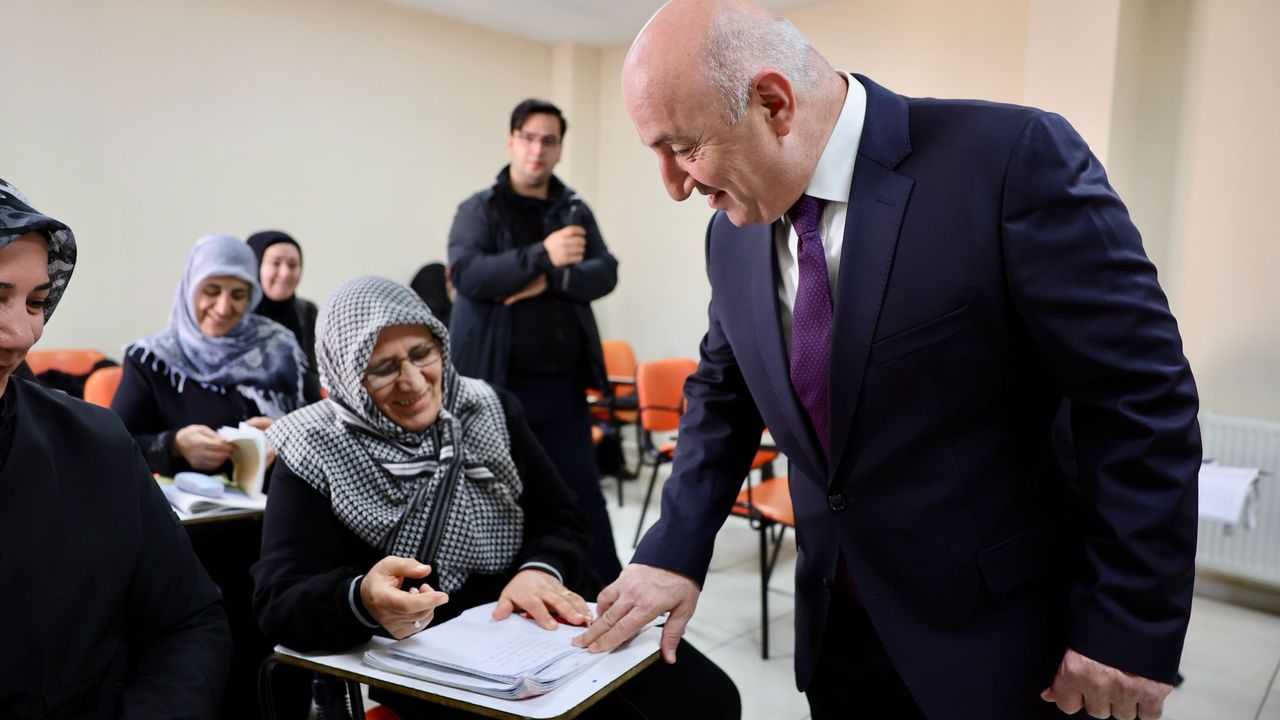 Darıca’da Çifte Eğitim Hamlesi: Anneler Kursa, Çocuklar Kulübe