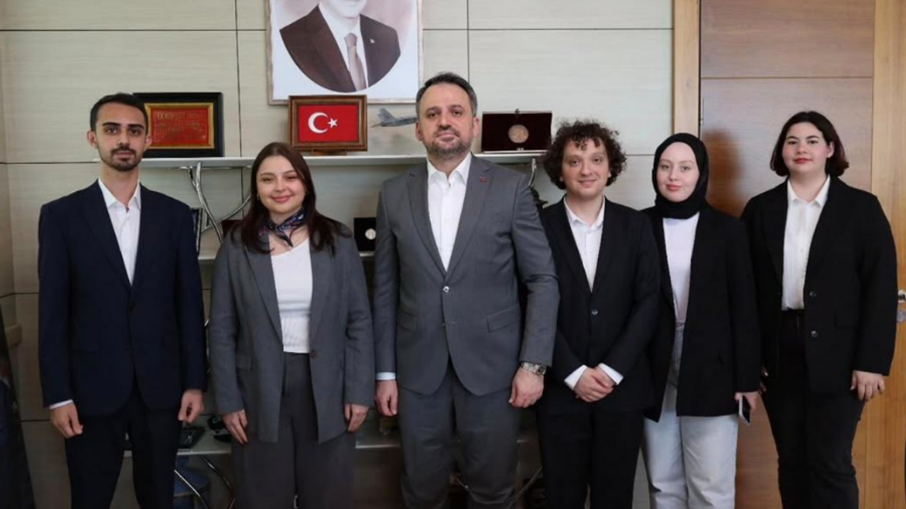 Kocaeli’nin Gençleri Ankara’da ÜNİDES Projelerini Tanıttı