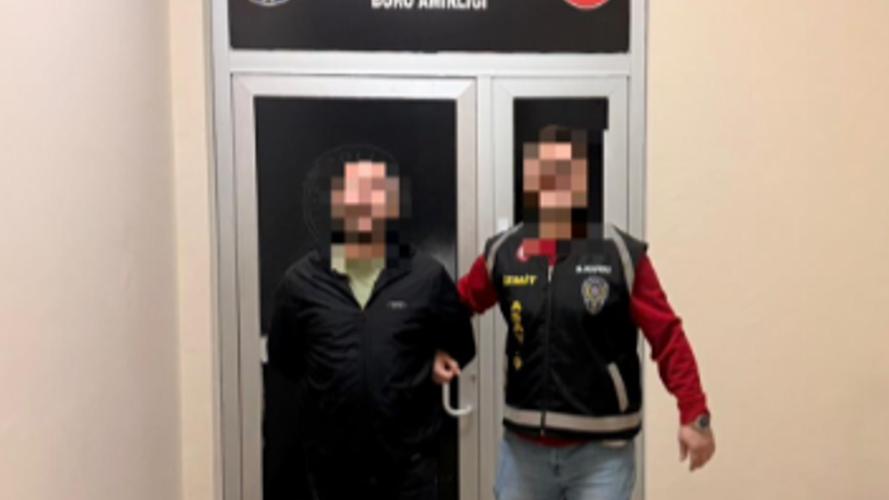 Kocaeli Emniyeti'nden Kaçamadılar! İzmit'te İki Firari Hükümlü Yakalandı