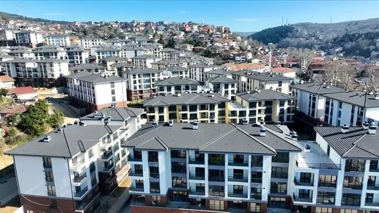 İzmit'in merkezindeki ev icraya düştüğü için araç fiyatına satılacak!