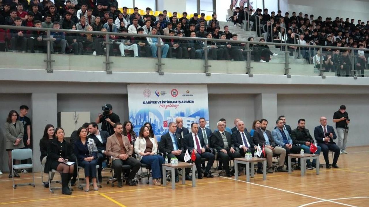 Gebze'de Kariyer Fuarı : Gençler Sanayi İle Erken Buluştu