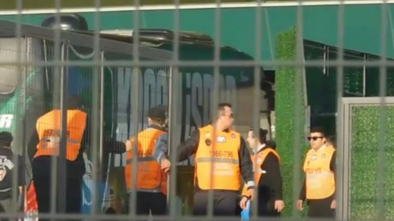 Körfez'de Büyük Gün: Kocaelispor Takım Otobüsü Stada Giriş Yaptı!