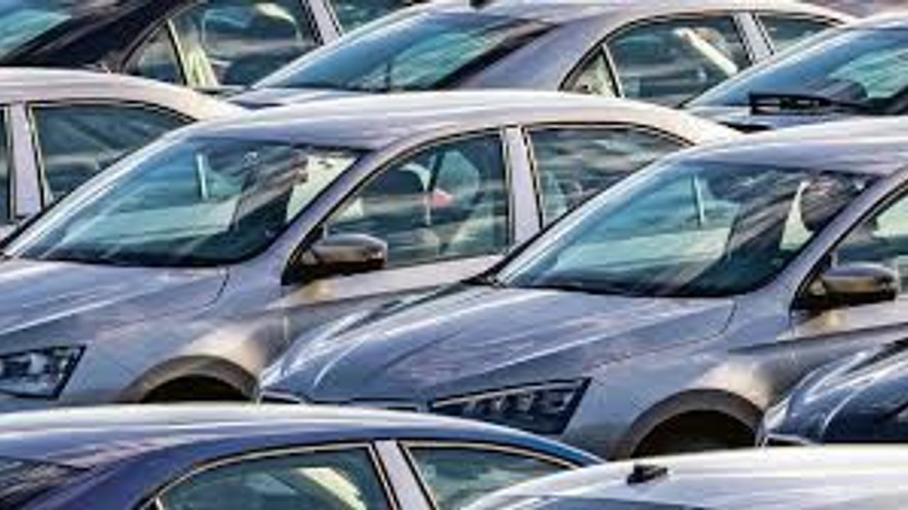 Bayilerde Sessizlik Bozuluyor: Otomotiv Devlerinden Faiz ve Fiyat Hamlesi