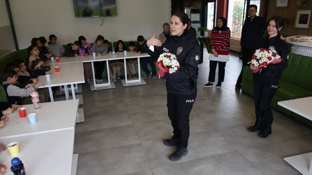 Kartepe Kütüphanesi’nde Polis Haftası Coşkusu